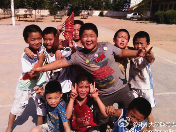 7��17�������ƻ����s�Q��������������ٿh�R��ƺ�l(xi��ng)��?j��ng)_С�W(xu��)��ȭ��С꠆T����Ȼ�����ڵ��ž������������ڞ��������ݴ�W(xu��)��΢�⡱־Ը�߈F(tu��n)��e�k�ĵ���ˇ�R������(zh��n)����