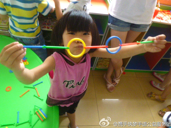 7��8����8��15����ɽ�|������W(xu��)���y�ֈ�(zh��)��(m��ng)�����Z�������(w��)�F(tu��n)��ɽ�|�Ͳ��e�k�˞���37��Ĺ�����(d��ng)�������������؅^(q��)���L�@����ͯ�ļ�ͥ���˽Ⲣӛ��@����ͯ����ͽ�����r���_չ�o�ϵK���Z��Ӗ(x��n)�����D��ɽ�|ʡ�Ͳ��а��`����(f��)���ĵĺ��ӂ�չʾ�����Ą�(chu��ng)���ֹ���