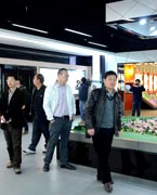 晉江城市展館　　晉江城市展館大樓位于世紀(jì)大道西側(cè)，于2004年12月動工建設(shè)，地上四層、地下一層，總建筑面積為18645平方米，項目總投資為7500萬元。