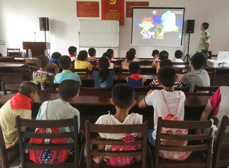 ־Ը����Ո���ą^(q��)�侯���(du��)��ǰ�����ٽoС���т���������ȫ֪�R(sh��)�v����