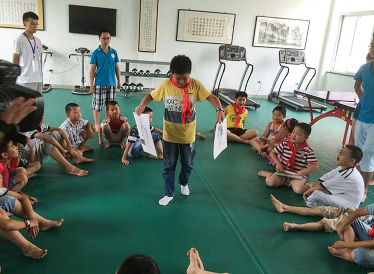 С���т���־Ը��չʾ�Լ��Ĳ�ˇ��