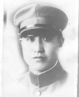 ���ߣ��h�����|���d���ˣ�1908������������ڵ�����ͥ���x�켽܊�^(q��)�Γ�܊˾��T��1924���M��|���v���ã����I(y��)����У����У�̹���1931�����Rռɽ�������У�����������˽��򿹑�(zh��n)�Ȍ�������(zh��n)��1936���κӱ����h��܊��У�����L��1938��8���ʲ����x����꠱��x�켽܊�^(q��)��ʽ������x�켽܊�^(q��)�Γ�܊������˾��T��1939������Ї����a(ch��n)�h��1940���ڰوF���(zh��n)�Љ��Ҡ������r��32�q��