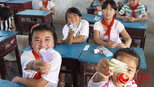 ���ϿƼ���W(xu��)��һ��һ·���x��(w��)֧���c����(zh��n)��ؚ�{(di��o)�Ќ�(sh��)�`�F(tu��n)���������(y��ng)�h��¹ɽ�(zh��n)�u�ŸG���_չ�x��(w��)֧�̺ͷ�ؚ�{(di��o)����־Ը�߽o���ӂ��_�O(sh��)�ֹ��n�����D�麢�ӂ�չʾ�ֹ���Ʒ�����F(tu��n)�(du��)�ṩ��