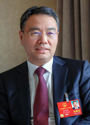 徐冠巨代表呼吁:要讓中國(guó)的卡車(chē)司機(jī)都能安心舒適地工作