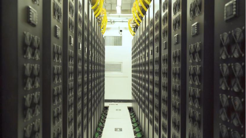 貴安超算中心內(nèi)的機房。人民網(wǎng) 陽茜攝